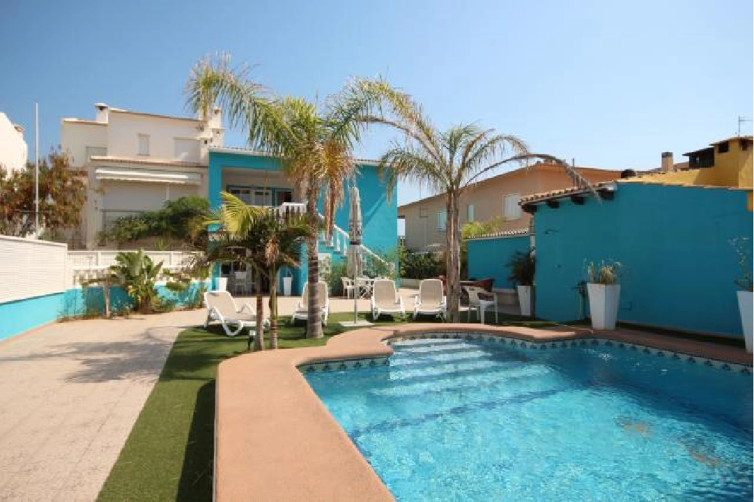 casa de playa en Oliva(Oliva) en venta, superficie 220 m², ano de construccion 1996, estado neat, + estufa, aire acondicionado, parcela 430 m², 6 dormitorios, 2 banos, piscina, ref.: Lo-3416-3