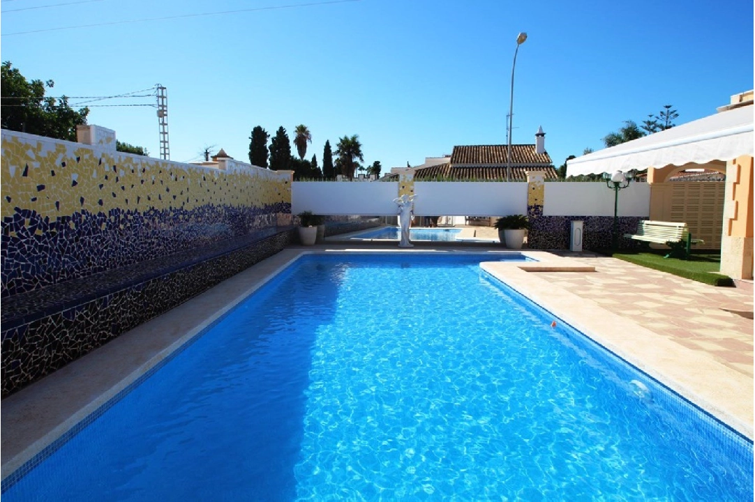 villa en Els Poblets en venta, superficie 216 m², ano de construccion 1999, aire acondicionado, parcela 602 m², 4 dormitorios, 2 banos, piscina, ref.: JS-0221-25