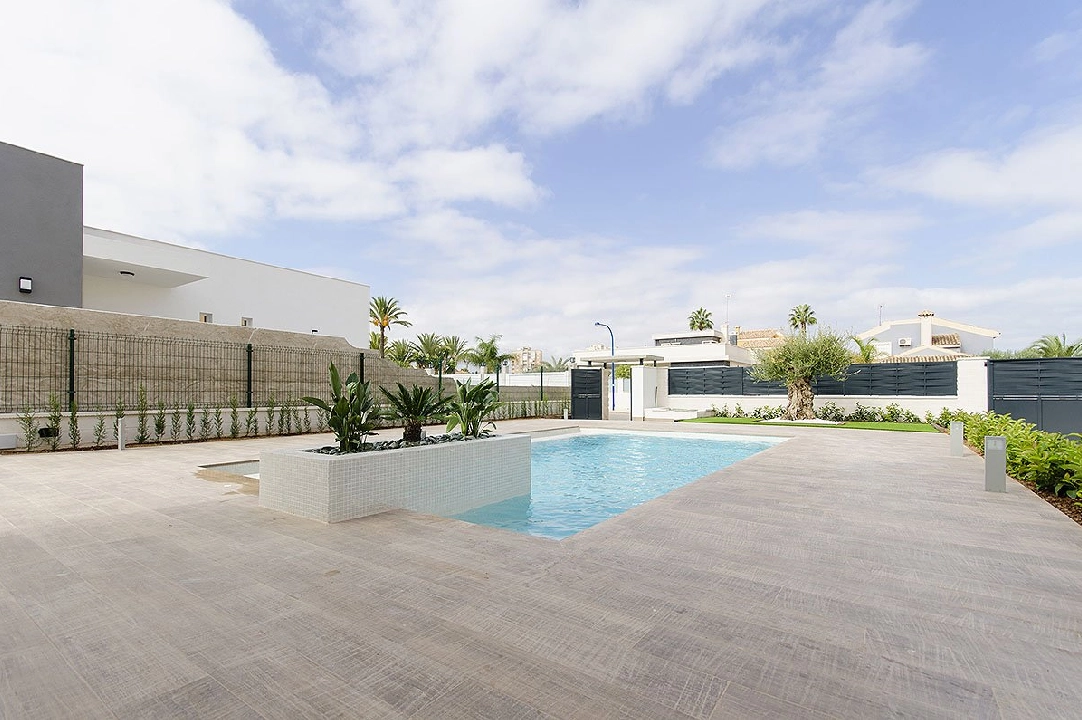 villa en Dehesa de Campoamor en venta, superficie 210 m², estado first owner, parcela 500 m², 4 dormitorios, 3 banos, piscina, ref.: HA-DCN-100-E12-4