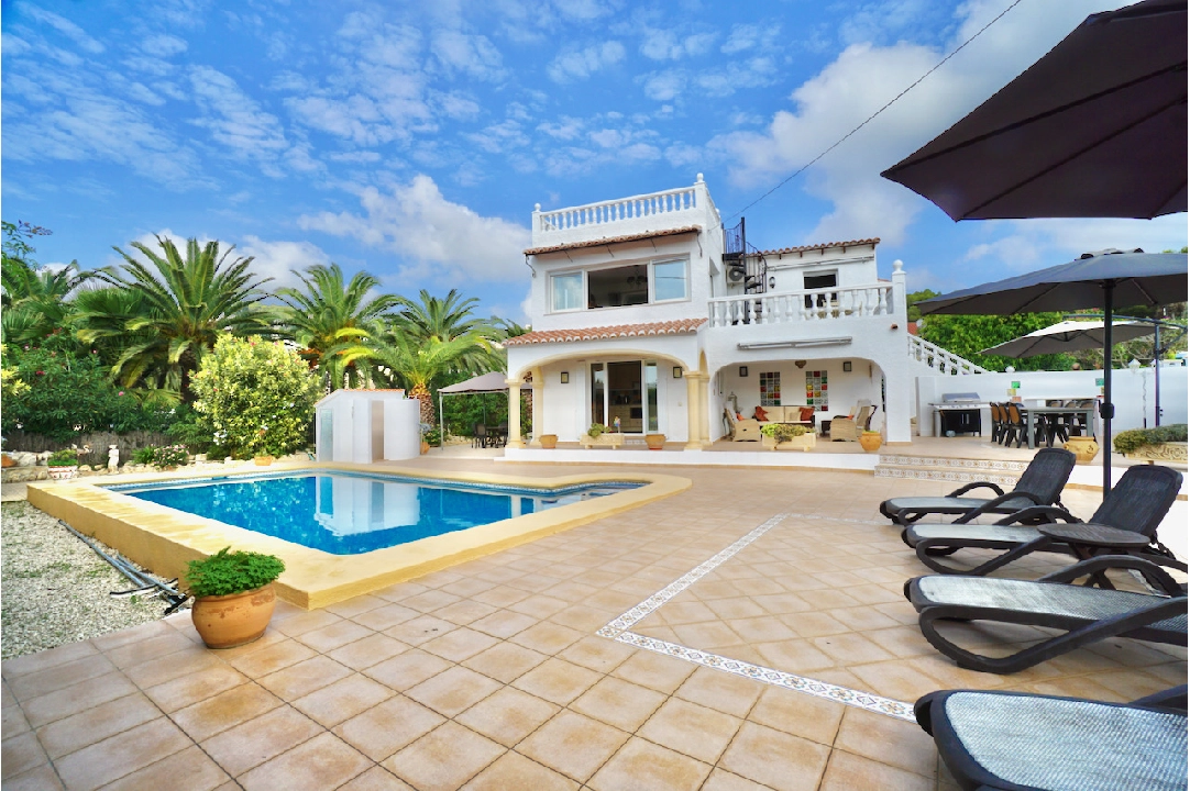 villa en Moraira en venta, superficie 192 m², aire acondicionado, parcela 657 m², 4 dormitorios, 2 banos, piscina, ref.: CA-H-1554-AMBE-1
