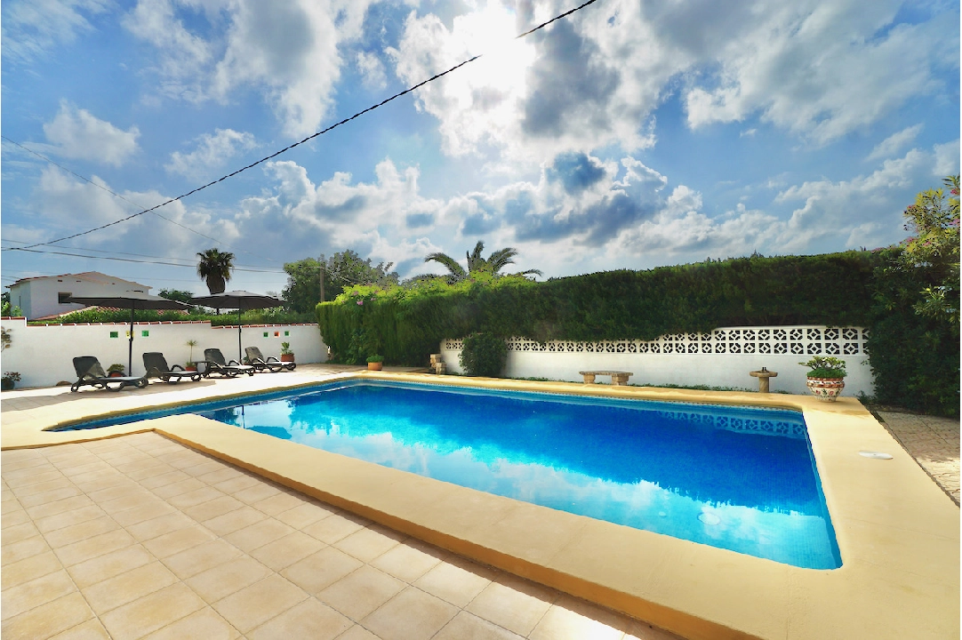 villa en Moraira en venta, superficie 192 m², aire acondicionado, parcela 657 m², 4 dormitorios, 2 banos, piscina, ref.: CA-H-1554-AMBE-3