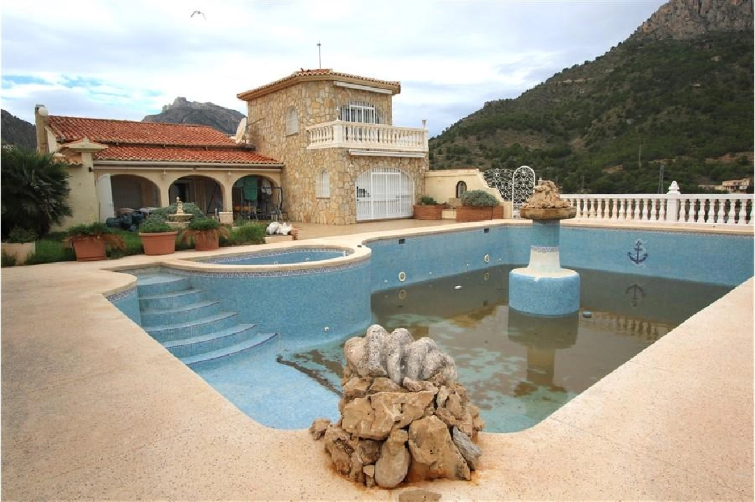 villa en Calpe en venta, superficie 609 m², parcela 3102 m², 4 dormitorios, 4 banos, piscina, ref.: COB-3330-1