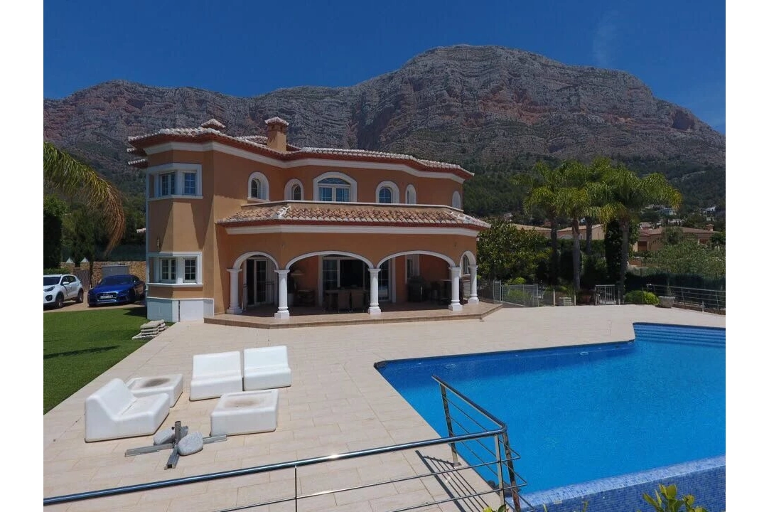 villa en Javea en venta, aire acondicionado, 4 dormitorios, 3 banos, piscina, ref.: BS-82587980-2