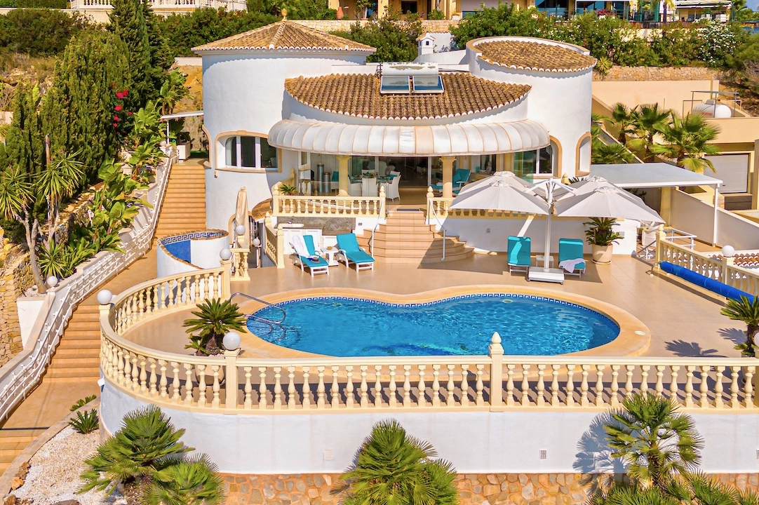 villa en Moraira(San Jaime) en venta, superficie 315 m², parcela 1235 m², 4 dormitorios, 3 banos, piscina, ref.: CA-H-1695-AMBE-1