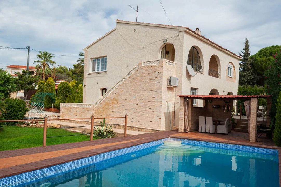 villa en Calpe en venta, superficie 227 m², parcela 1025 m², 4 dormitorios, 2 banos, piscina, ref.: COB-3399-1