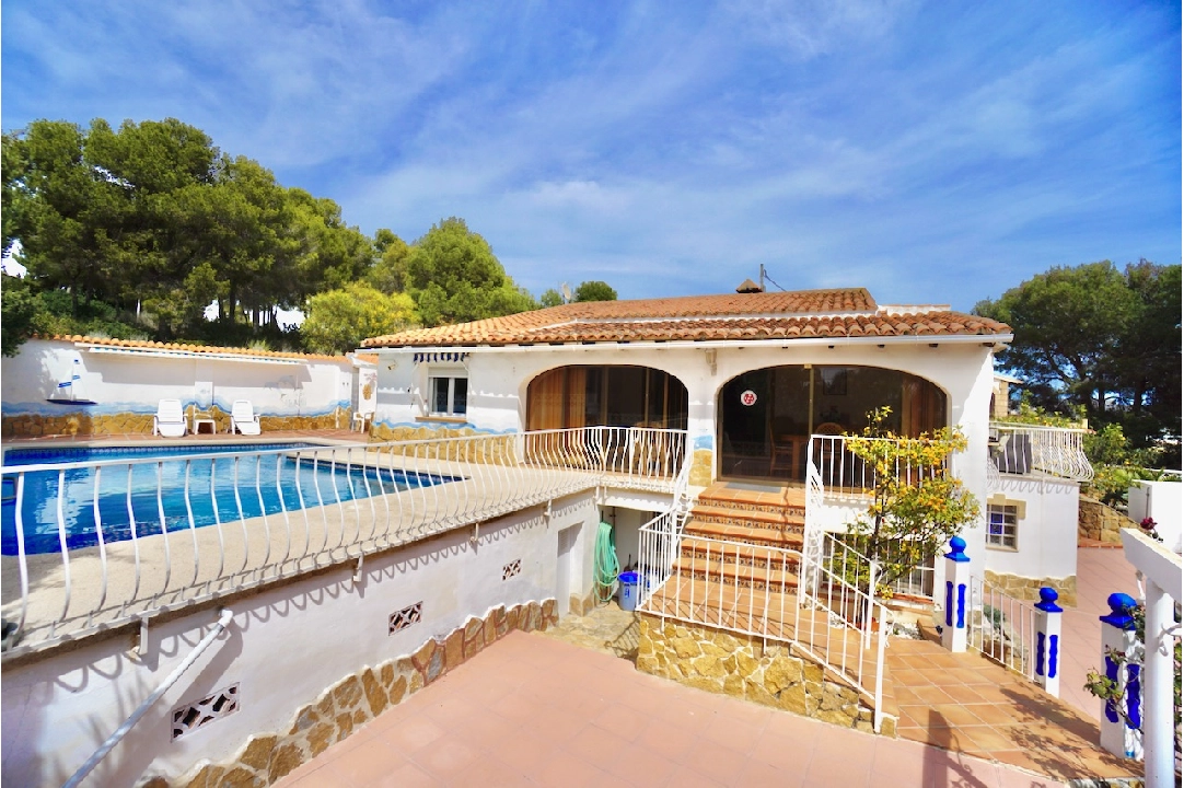 villa en Moraira(Moravit) en venta, superficie 232 m², parcela 701 m², 3 dormitorios, 2 banos, piscina, ref.: CA-H-1753-AMB-1