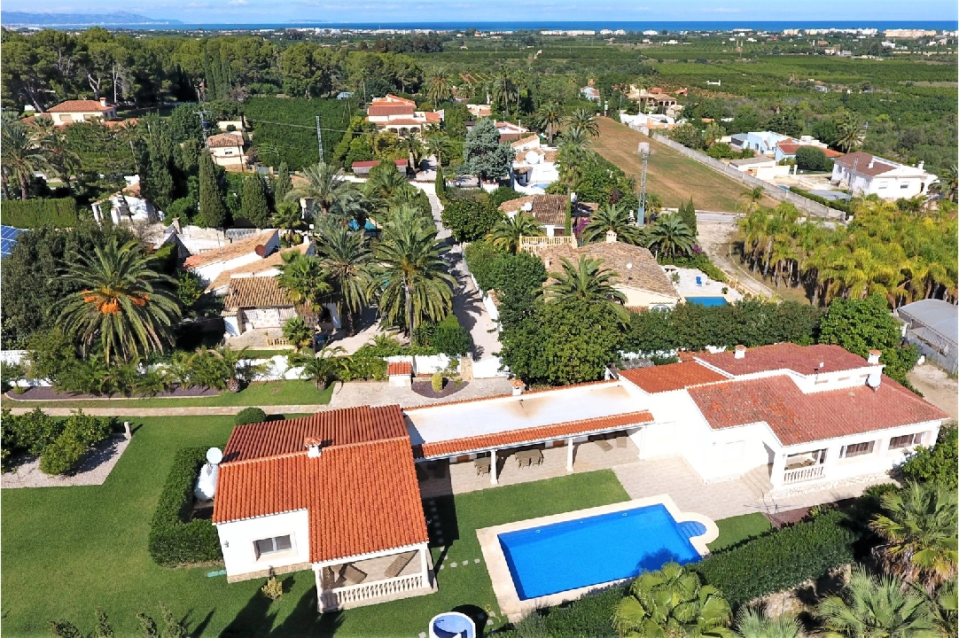 villa en Denia(Torrecarrals) en venta, superficie 290 m², estado mint, + calefaccion central, aire acondicionado, parcela 3741 m², 5 dormitorios, 4 banos, piscina, ref.: SC-L0916-5